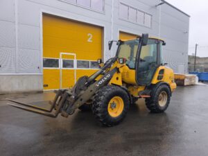 Frontaallaadur Volvo L25F – vaade 2